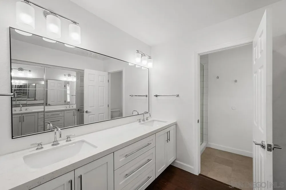6645 Canyon Rim Row #200 San Diego, CA 92111