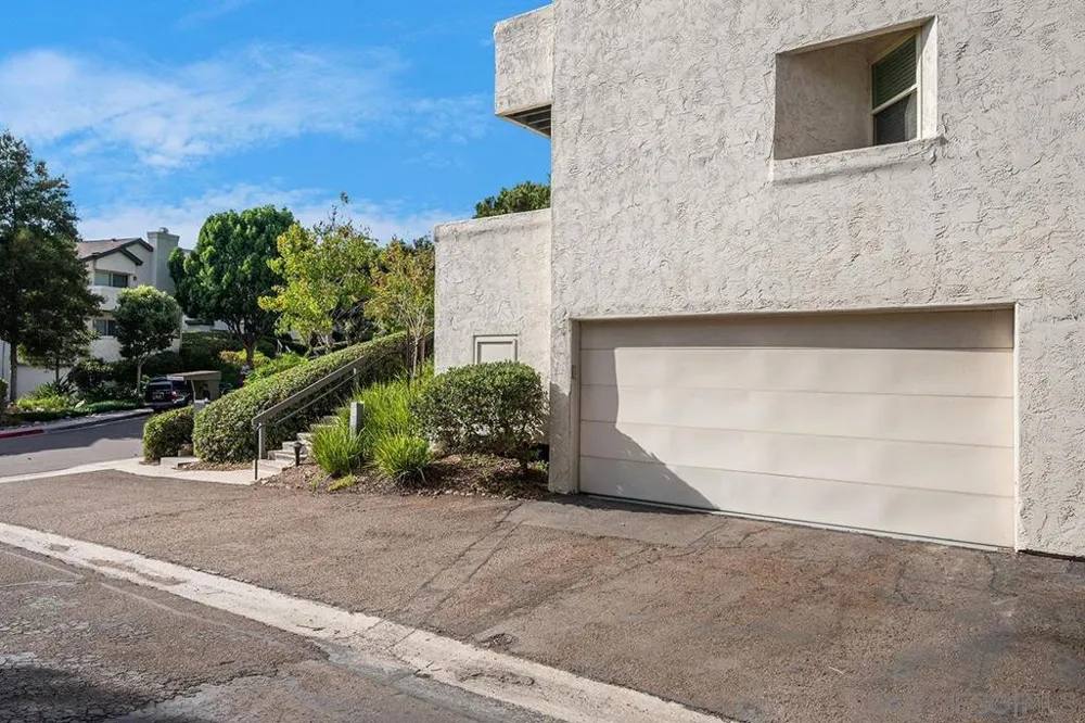 6645 Canyon Rim Row #200 San Diego, CA 92111