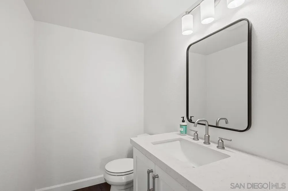 6645 Canyon Rim Row #200 San Diego, CA 92111
