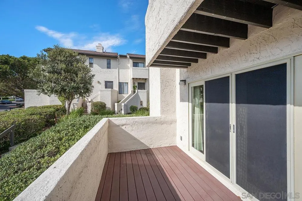 6645 Canyon Rim Row #200 San Diego, CA 92111