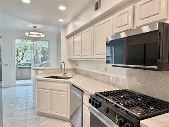 44 Mission Court Lake Forest, CA 92610