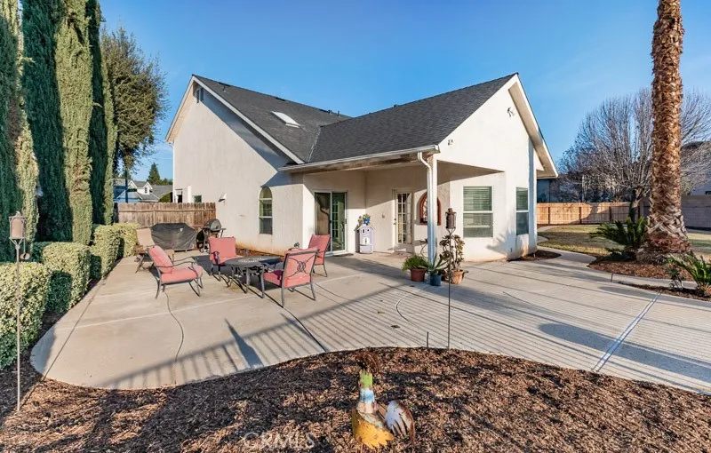2757 E Jon Fresno, CA 93720