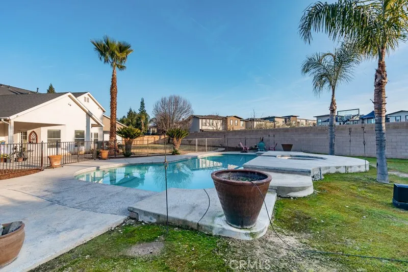 2757 E Jon Fresno, CA 93720