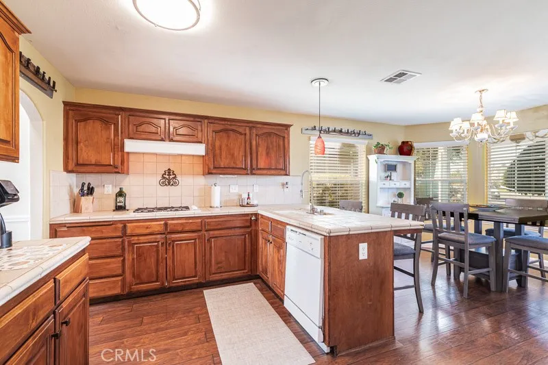 2757 E Jon Fresno, CA 93720