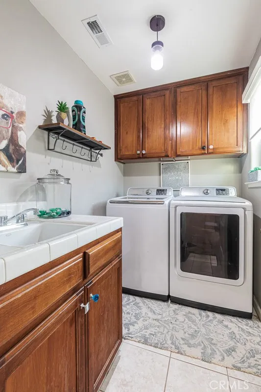 2757 E Jon Fresno, CA 93720