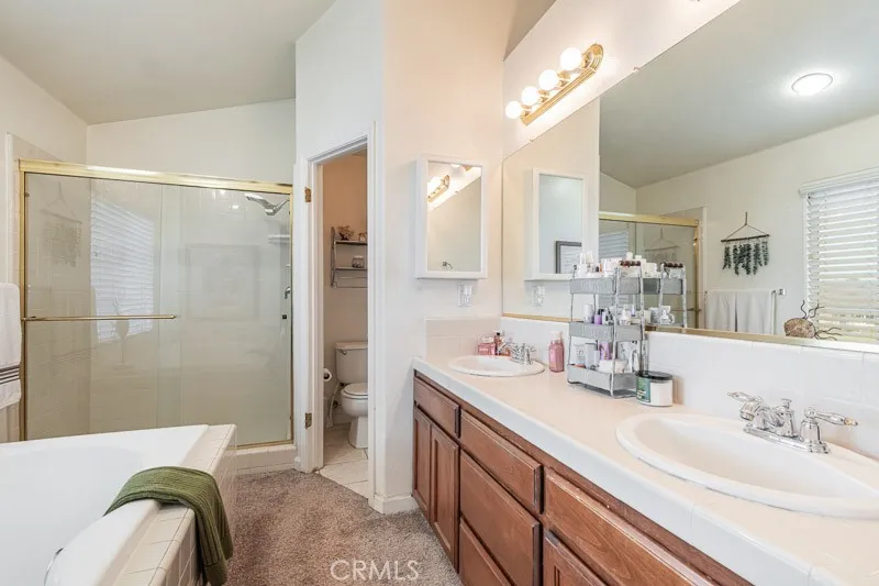 2757 E Jon Fresno, CA 93720