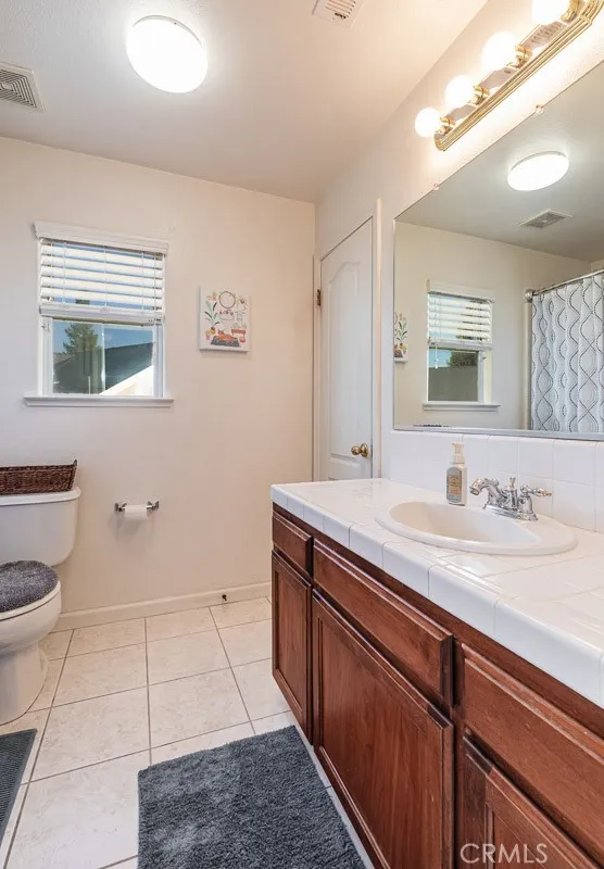 2757 E Jon Fresno, CA 93720