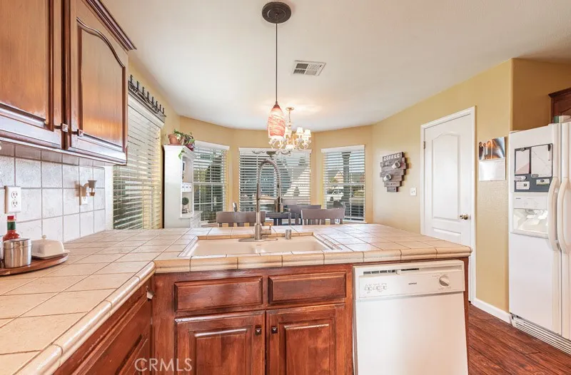 2757 E Jon Fresno, CA 93720