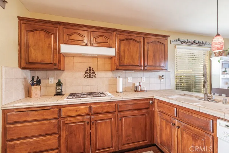 2757 E Jon Fresno, CA 93720