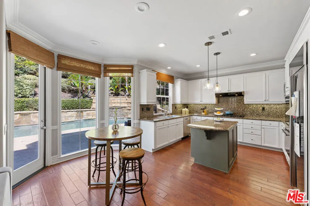 4567 Via Mariano Thousand Oaks, CA 91320