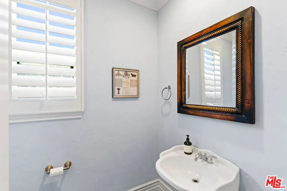4567 Via Mariano Thousand Oaks, CA 91320