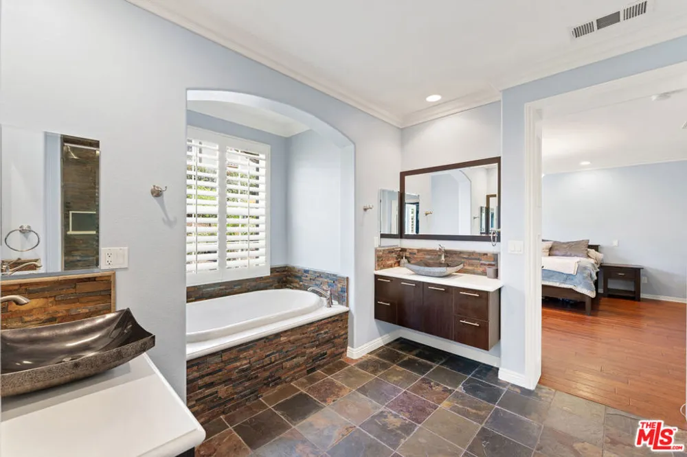 4567 Via Mariano Thousand Oaks, CA 91320