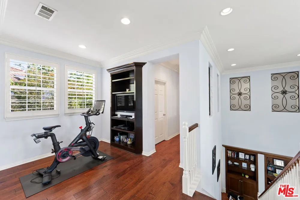 4567 Via Mariano Thousand Oaks, CA 91320