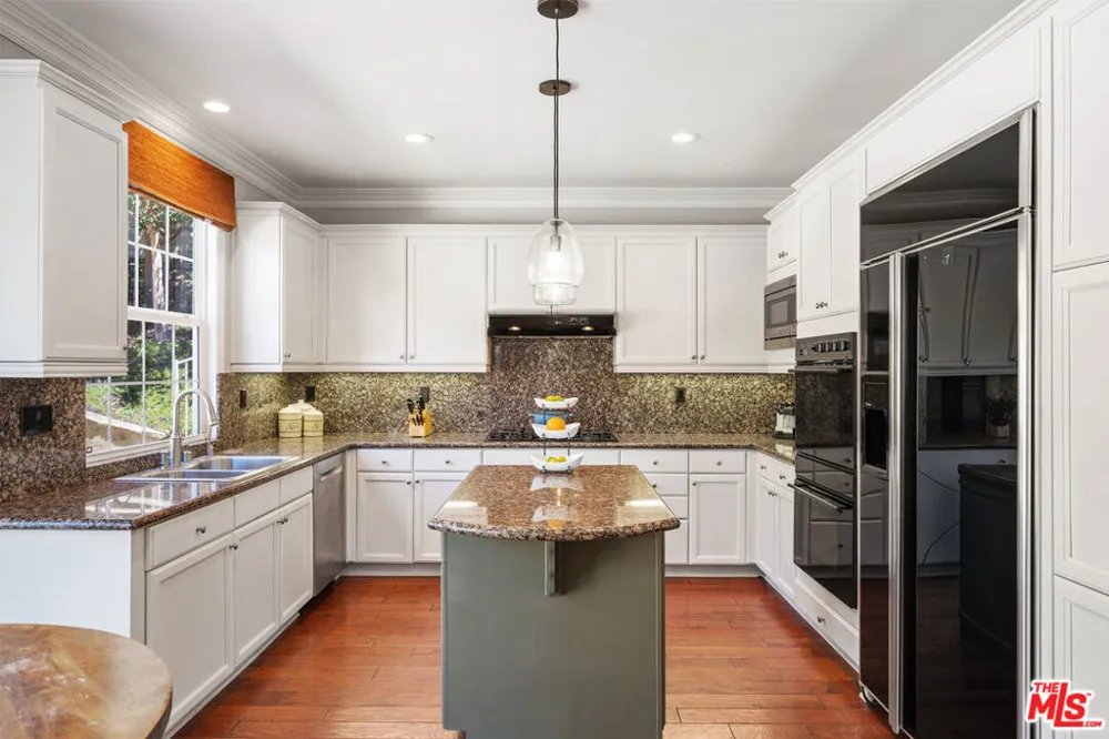 4567 Via Mariano Thousand Oaks, CA 91320
