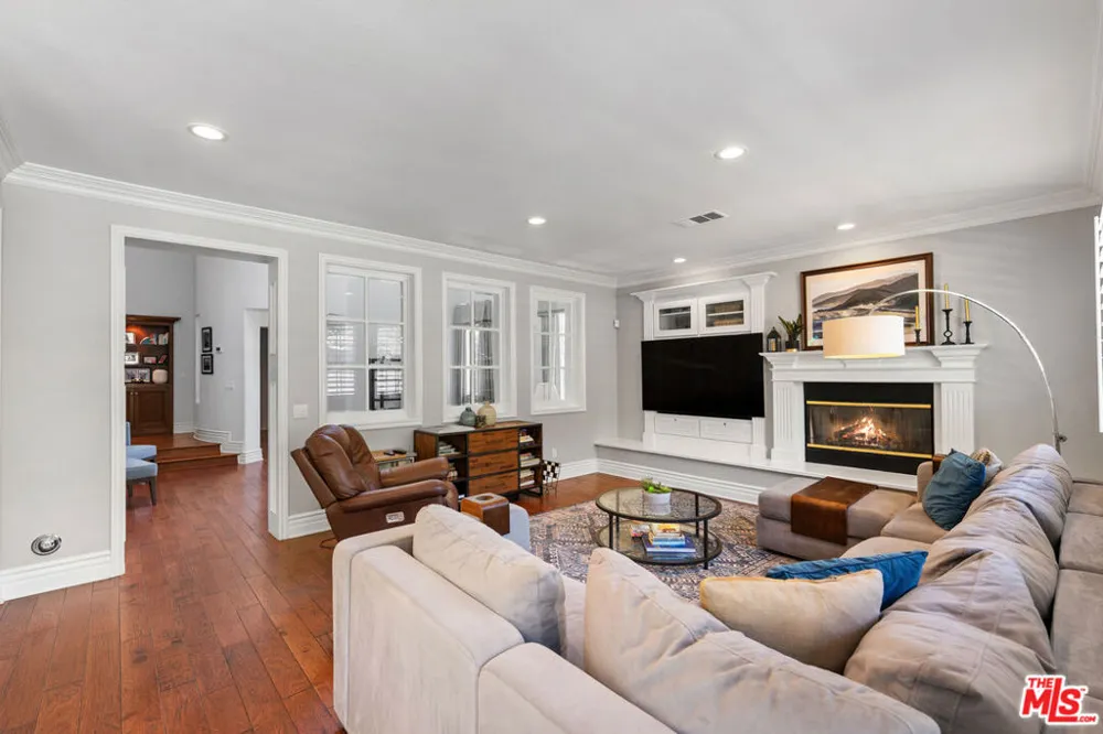 4567 Via Mariano Thousand Oaks, CA 91320