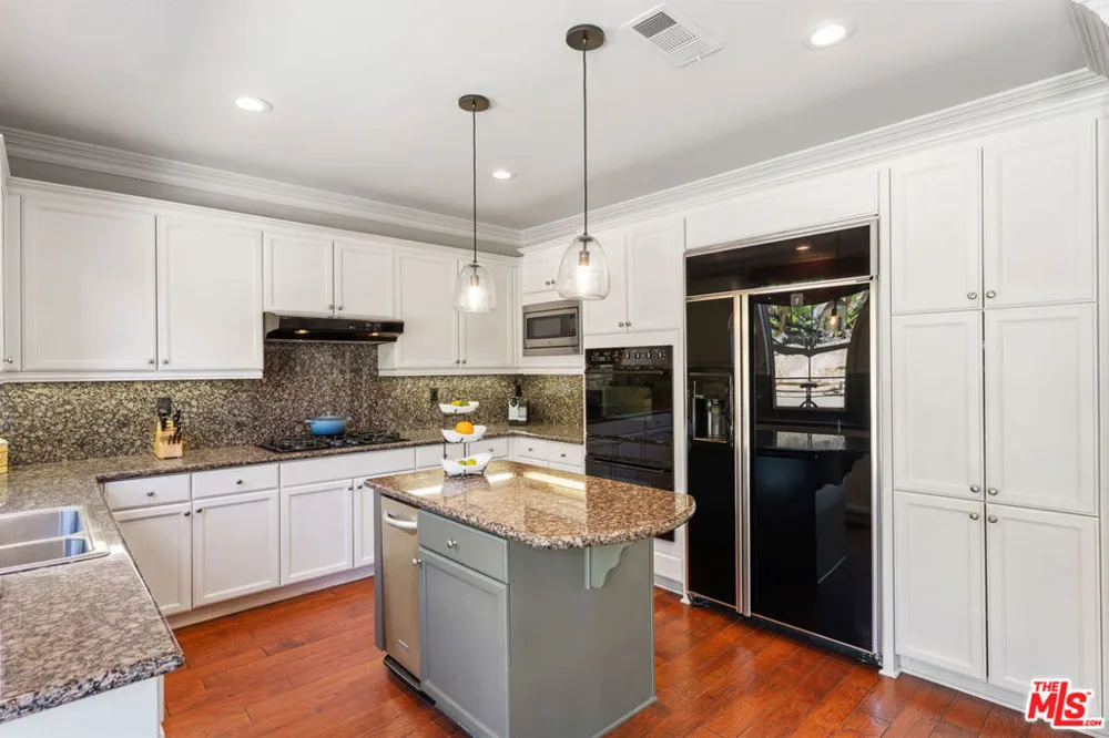 4567 Via Mariano Thousand Oaks, CA 91320