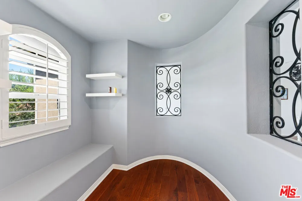 4567 Via Mariano Thousand Oaks, CA 91320