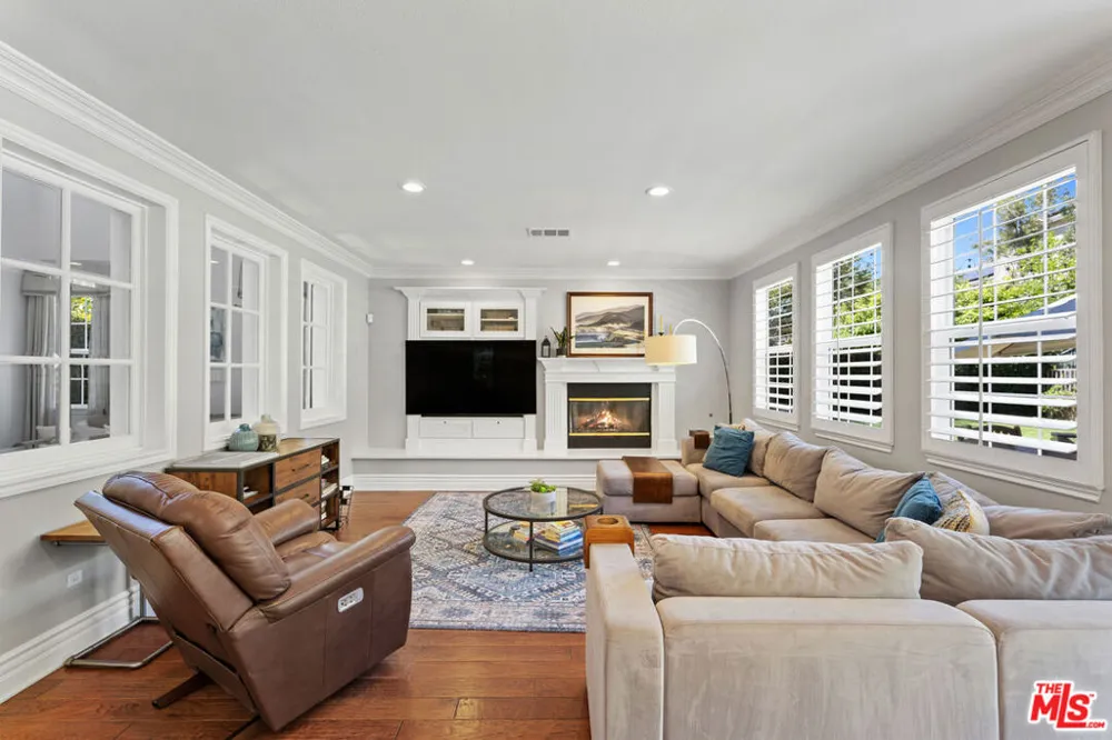 4567 Via Mariano Thousand Oaks, CA 91320