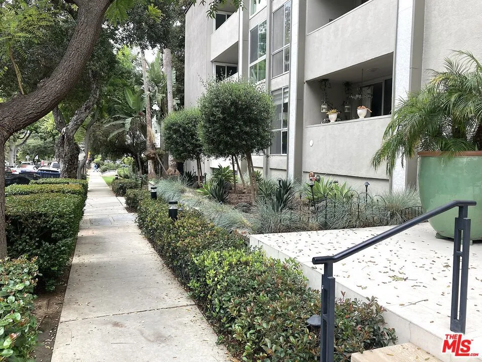 1025 Kings Road #313 West Hollywood, CA 90069