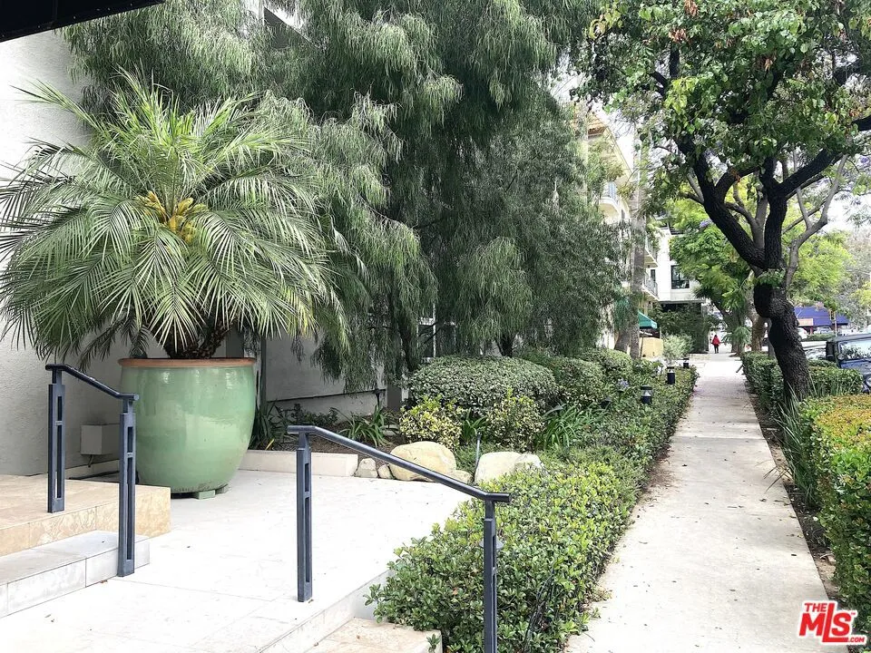 1025 Kings Road #313 West Hollywood, CA 90069