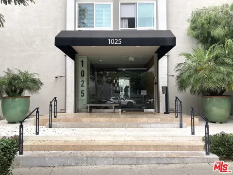 1025 Kings Road #313