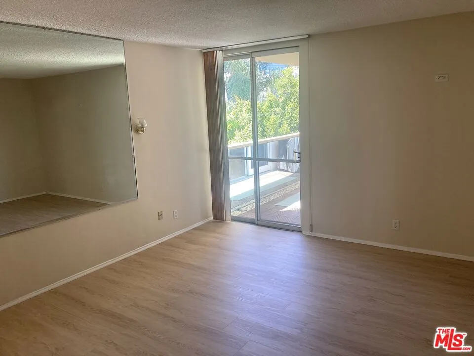 1025 Kings Road #313 West Hollywood, CA 90069