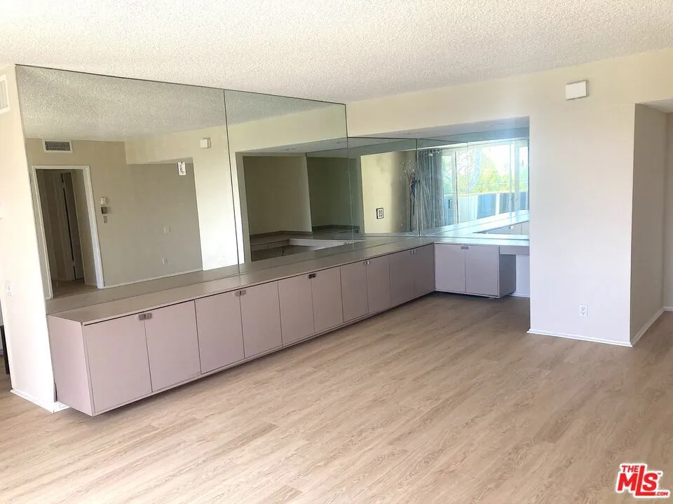 1025 Kings Road #313 West Hollywood, CA 90069