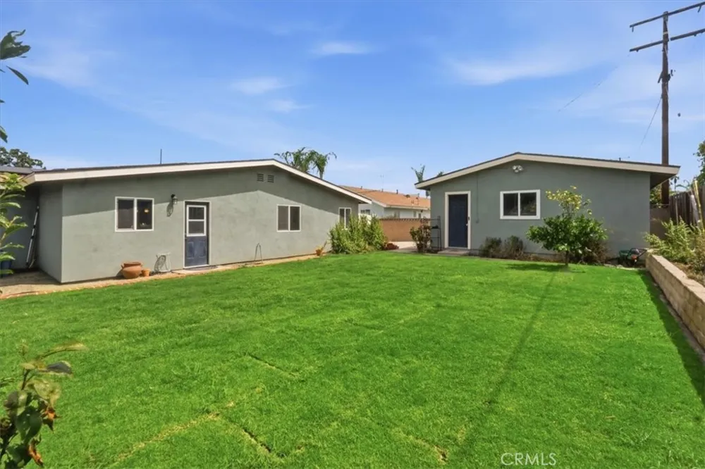228 W Hacienda Corona, CA 92882