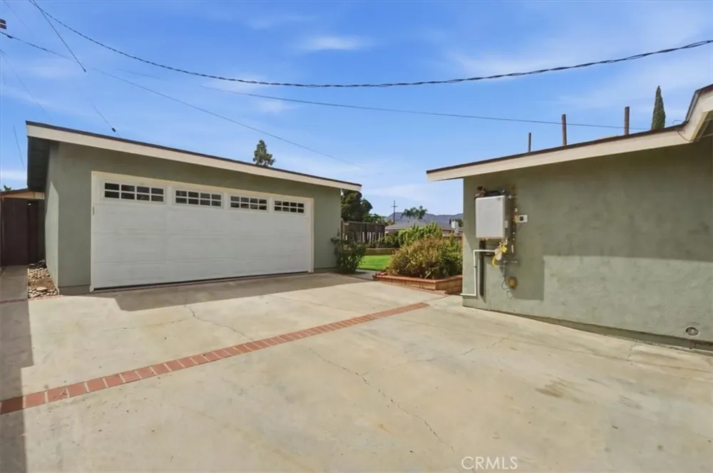 228 W Hacienda Corona, CA 92882