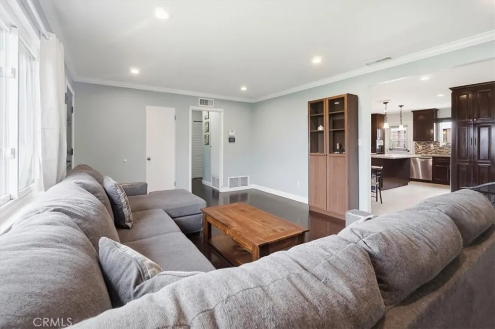 228 W Hacienda Corona, CA 92882
