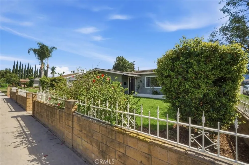 228 W Hacienda Corona, CA 92882