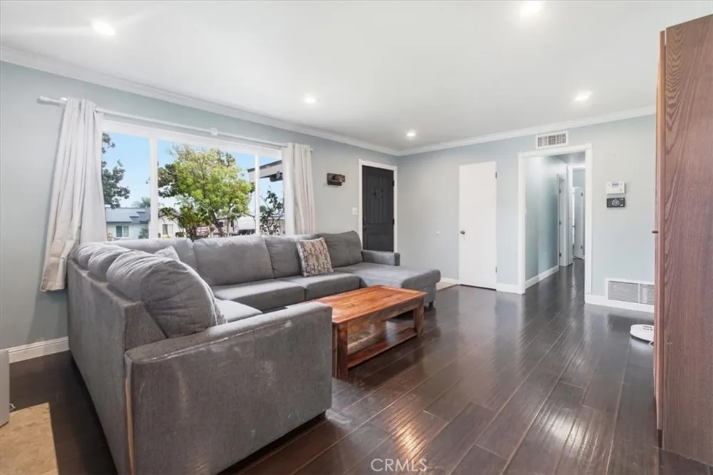 228 W Hacienda Corona, CA 92882