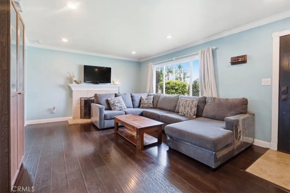 228 W Hacienda Corona, CA 92882