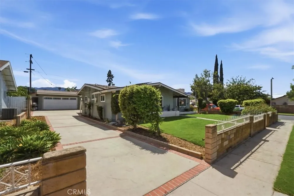 228 W Hacienda Corona, CA 92882