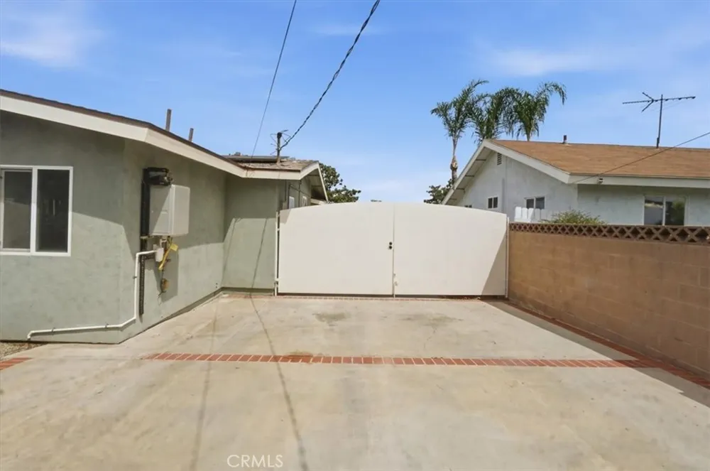 228 W Hacienda Corona, CA 92882