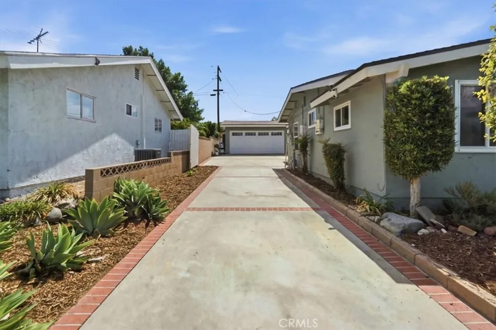 228 W Hacienda Corona, CA 92882