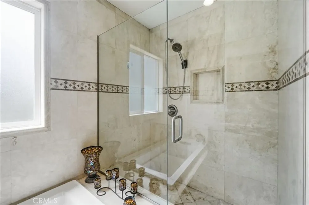 228 W Hacienda Corona, CA 92882