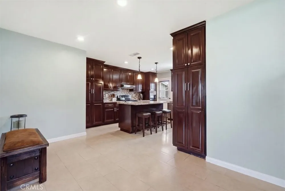 228 W Hacienda Corona, CA 92882