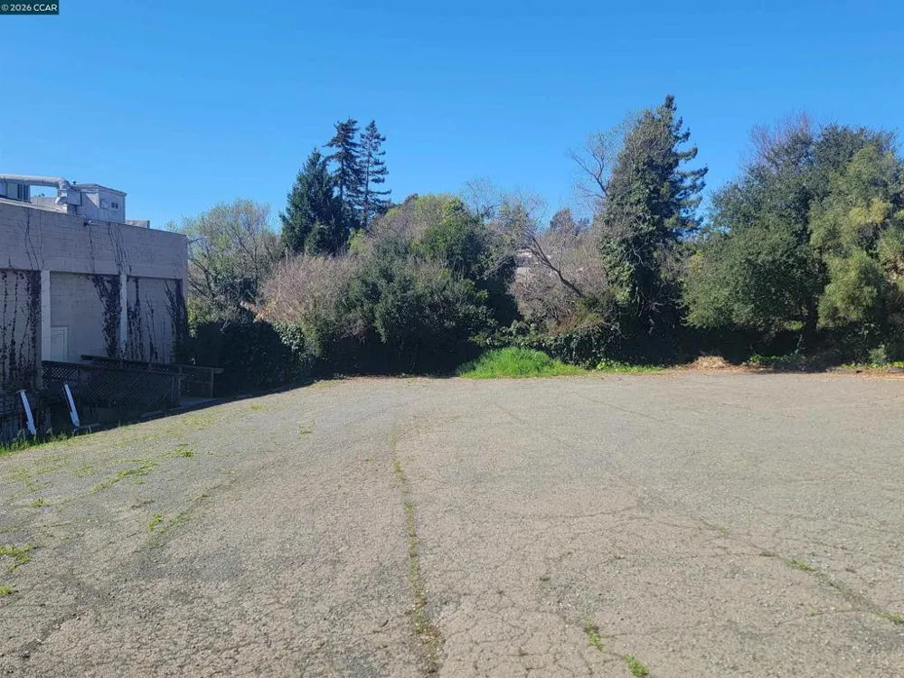 425 Appian Way El Sobrante, CA 94803