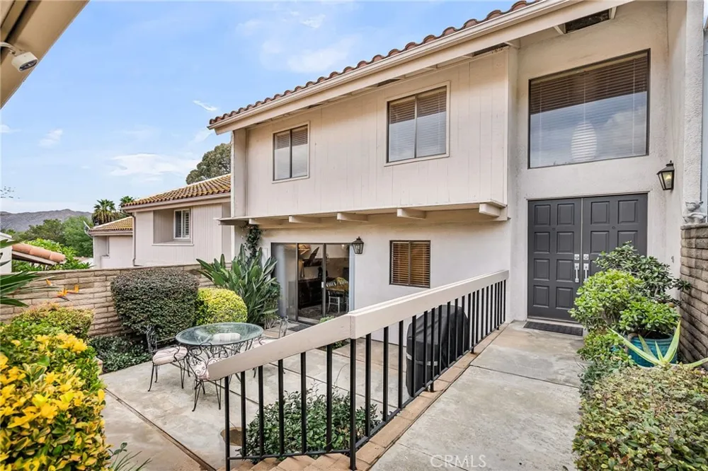 2252 El Capitan Riverside, CA 92506