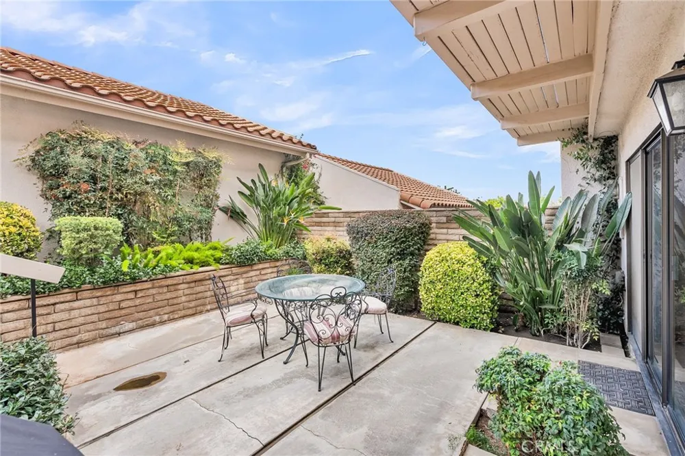 2252 El Capitan Riverside, CA 92506