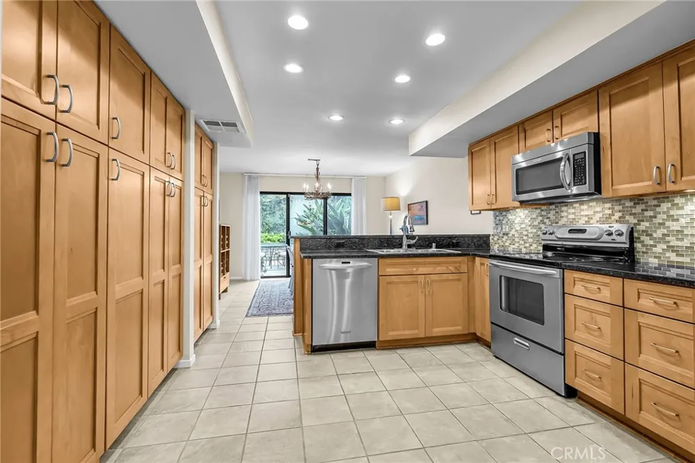 2252 El Capitan Riverside, CA 92506
