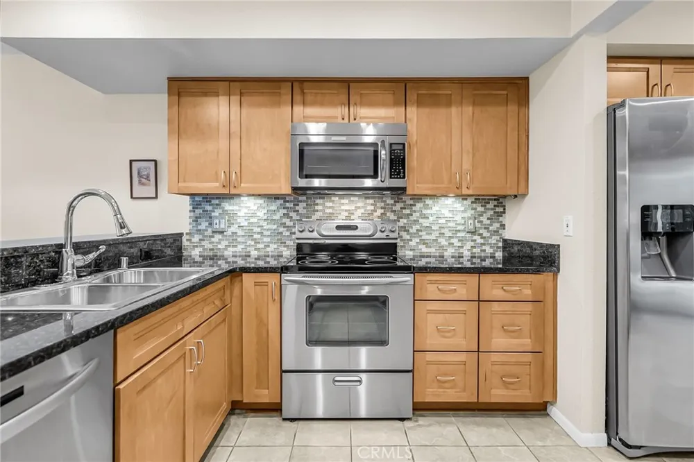 2252 El Capitan Riverside, CA 92506