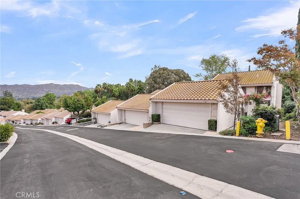 2252 El Capitan Riverside, CA 92506