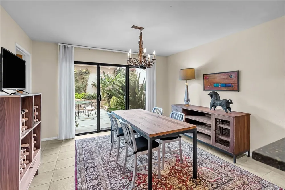 2252 El Capitan Riverside, CA 92506