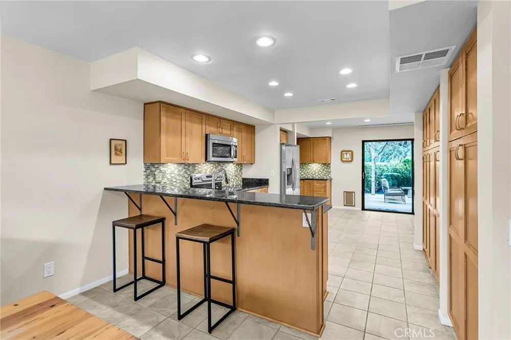 2252 El Capitan Riverside, CA 92506