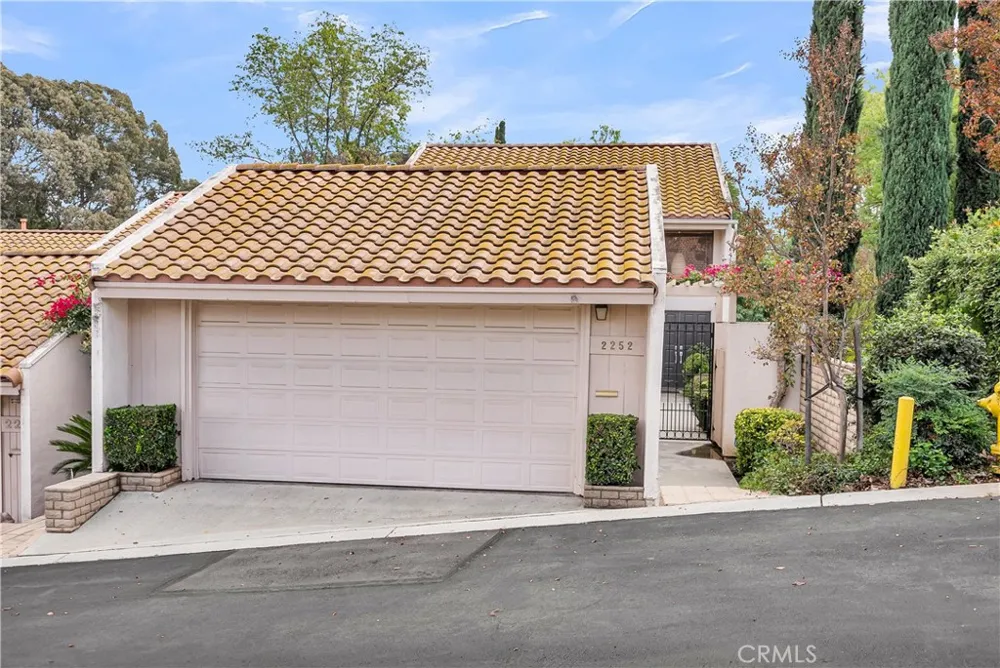 2252 El Capitan Riverside, CA 92506