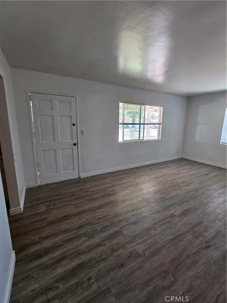 712 E Whittier Hemet, CA 92543
