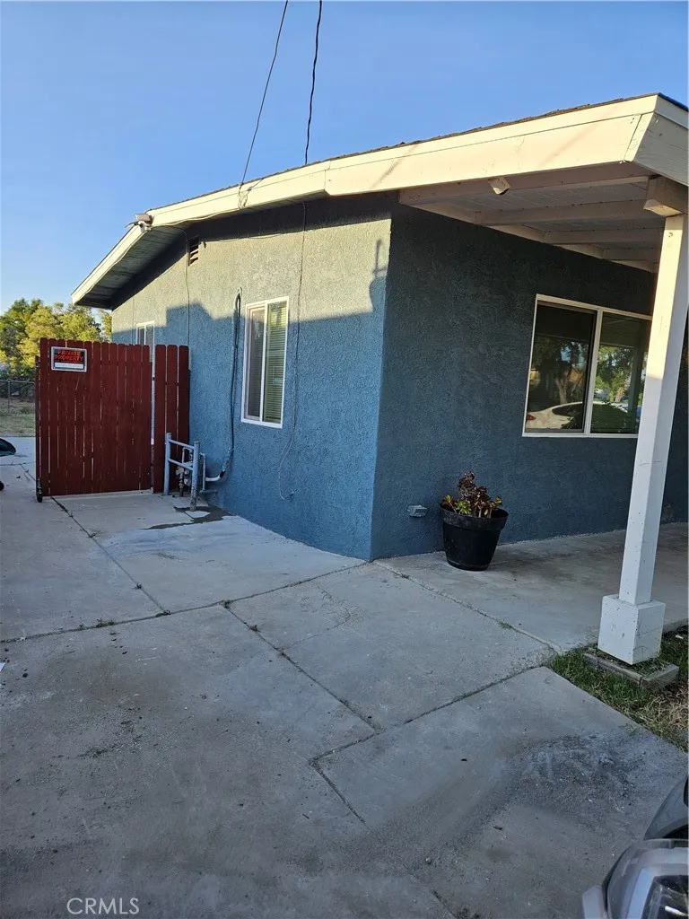 712 E Whittier Hemet, CA 92543