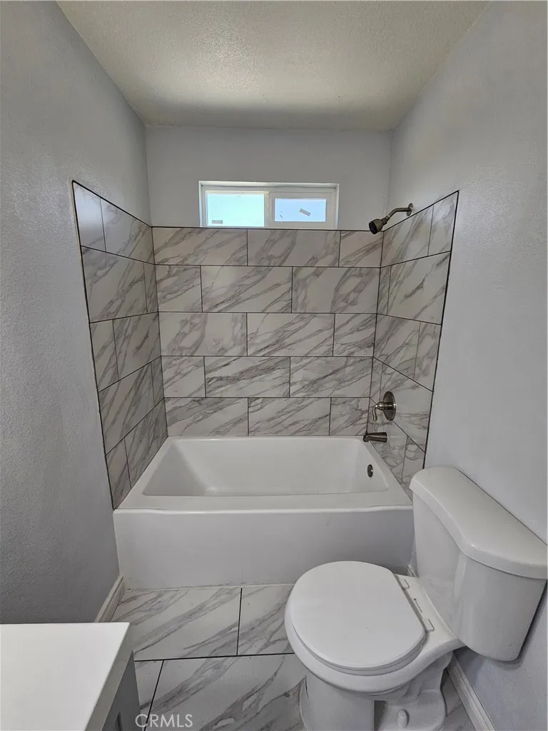 712 E Whittier Hemet, CA 92543